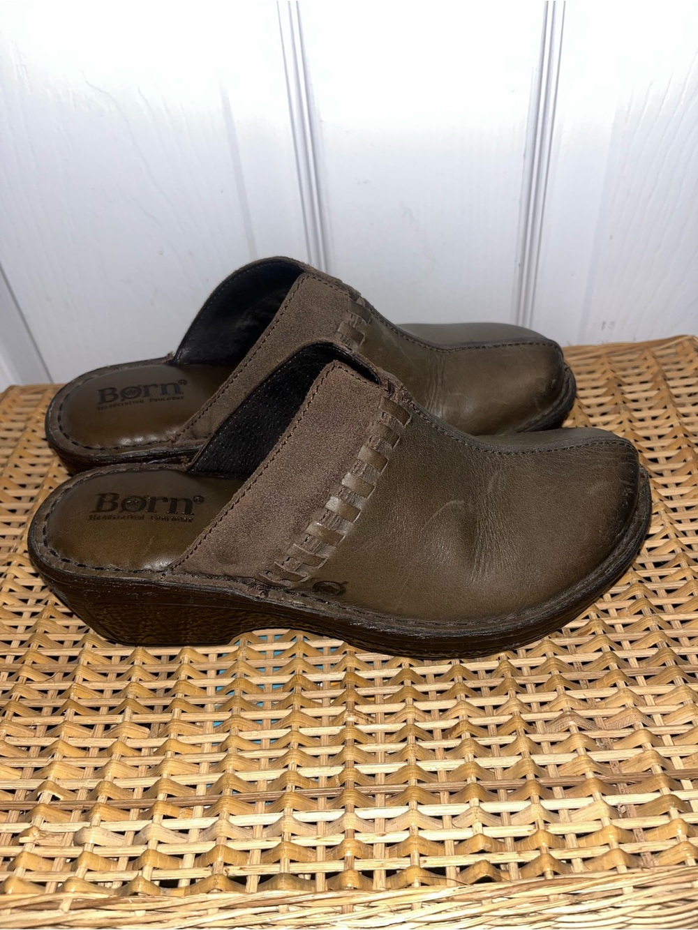 BORN Slip on leather clogs B64729